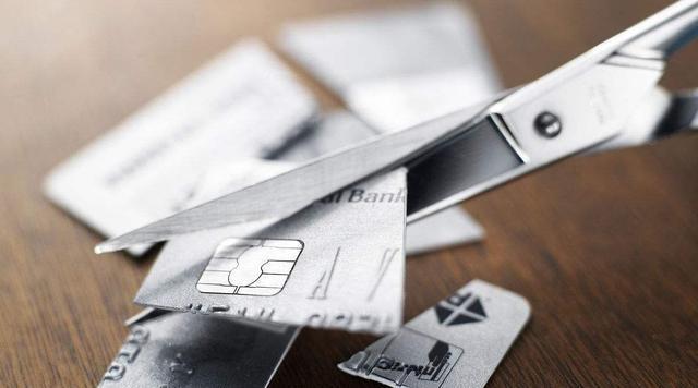 信用卡最低还款怎么收费？经常最低还款，要当心两大影响