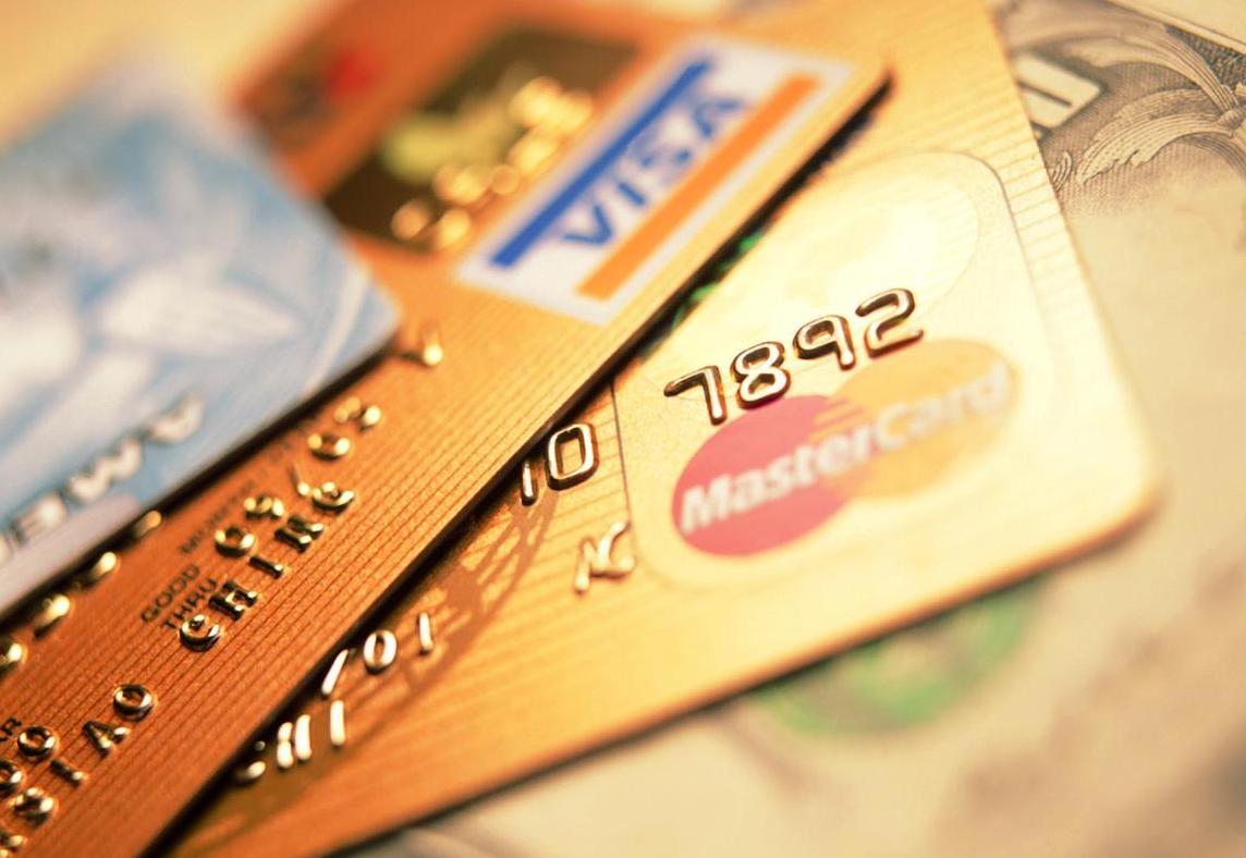 信用卡和贷款哪个划算？信用卡一次性能借多少钱？