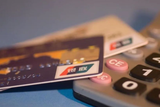 信用卡逾期银行有权联系家人吗？碰到这些情况可以去投诉！